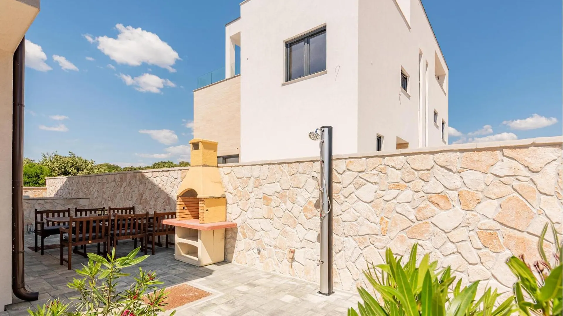 Amazing Apartment In Mandre With Wi-Fi